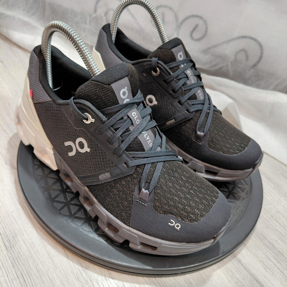NEW On Running Womens Cloud Flyer 4 Black White & Gray Running Shoes SIZE 7 - Picture 2 of 11